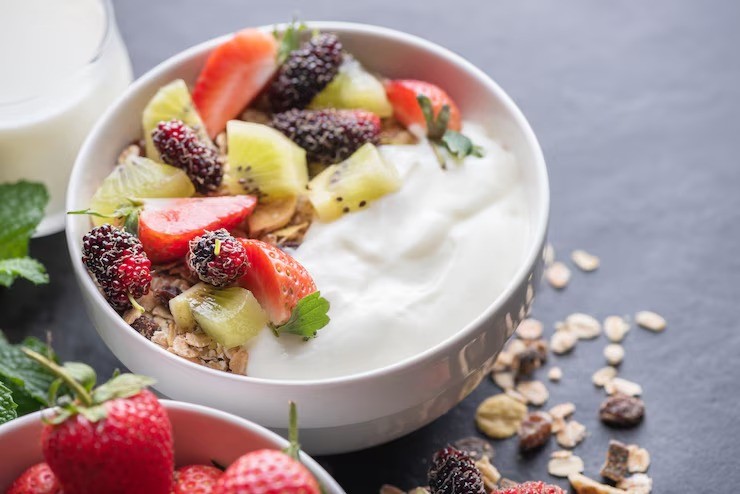 sarapan sehat ibu muda, berhenti konsumsi gula, ide sarapan tanpa gula, makanan sehat untuk ibu hamil, yogurt buah untuk sarapan, tips anti gula untuk ibu